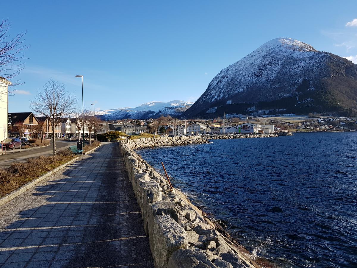 Volda Hostel, Bed And Breakfast As Lauvstad Exterior foto