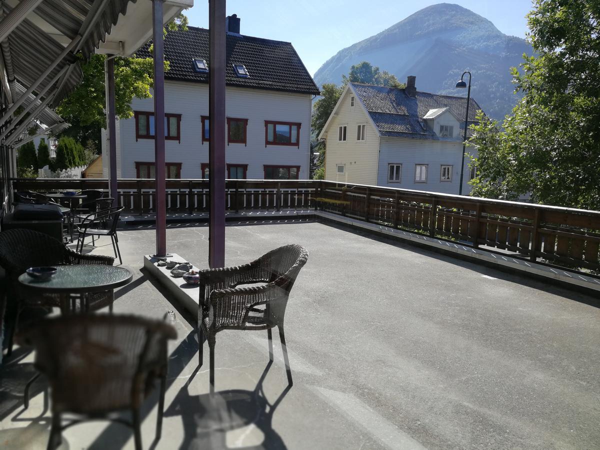 Volda Hostel, Bed And Breakfast As Lauvstad Exterior foto