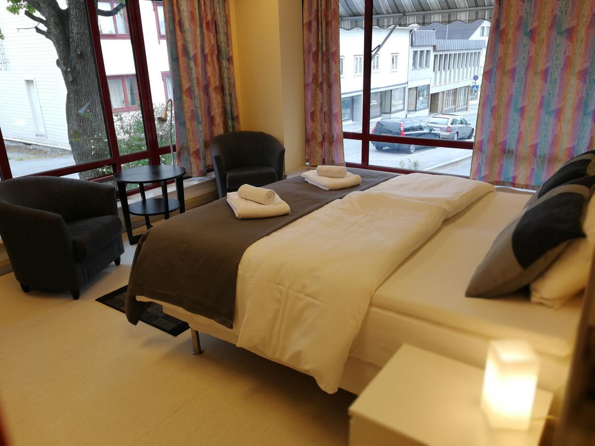 Volda Hostel, Bed And Breakfast As Lauvstad Exterior foto