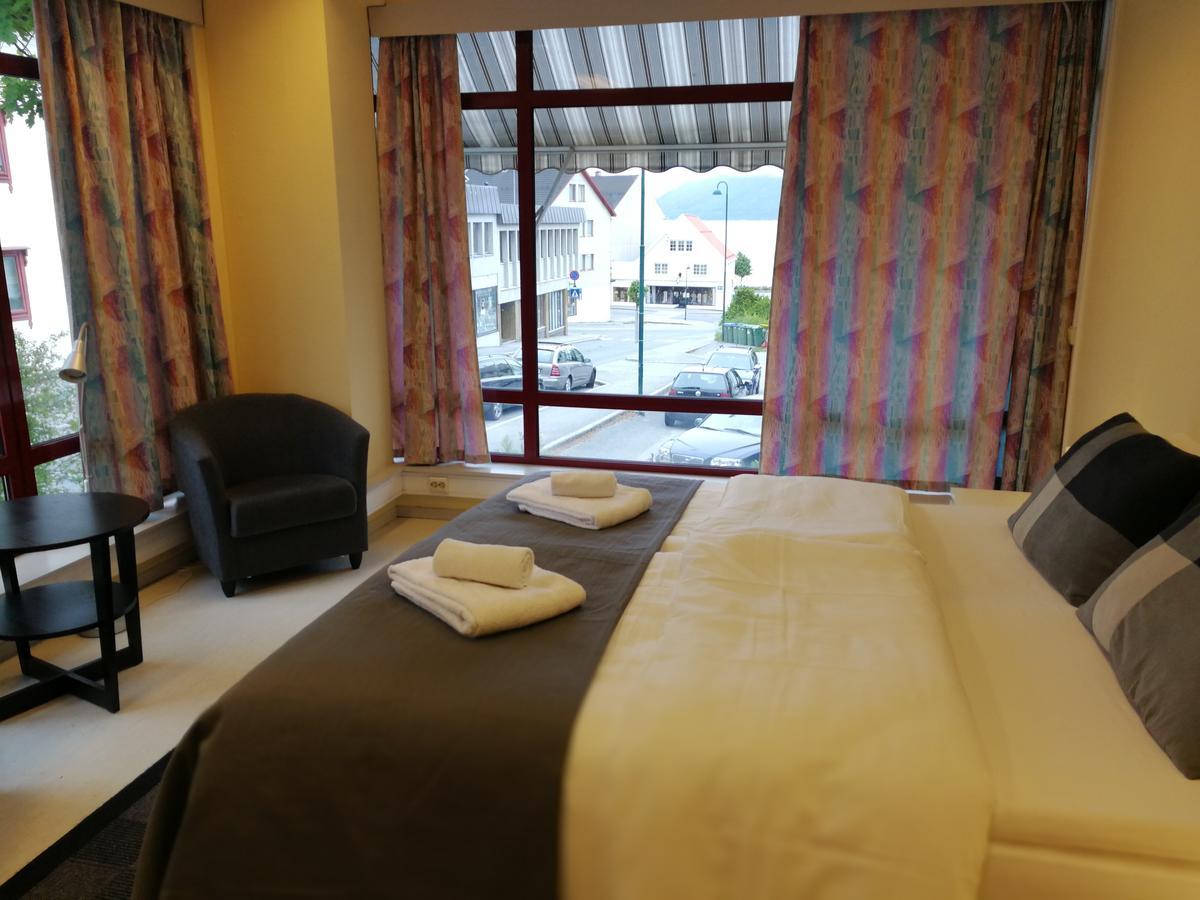 Volda Hostel, Bed And Breakfast As Lauvstad Exterior foto