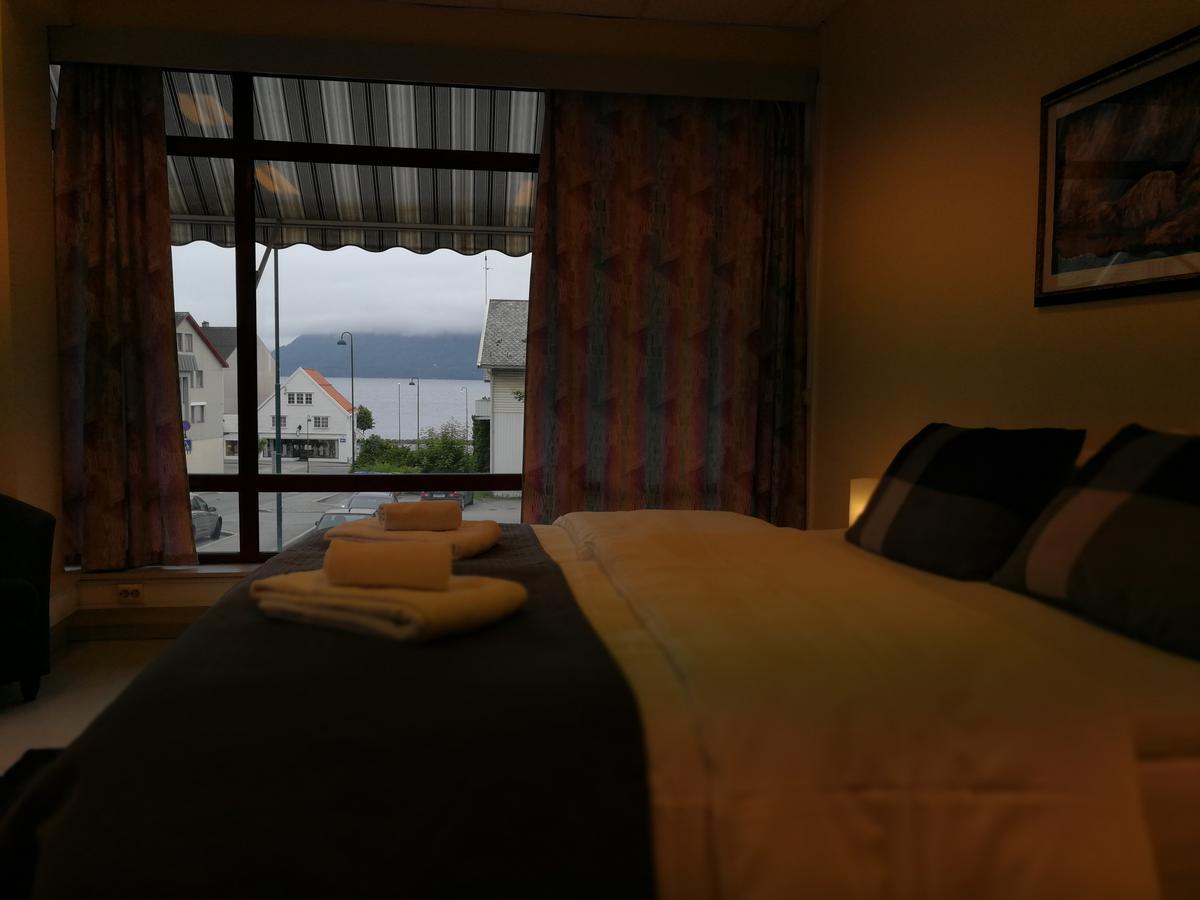Volda Hostel, Bed And Breakfast As Lauvstad Exterior foto